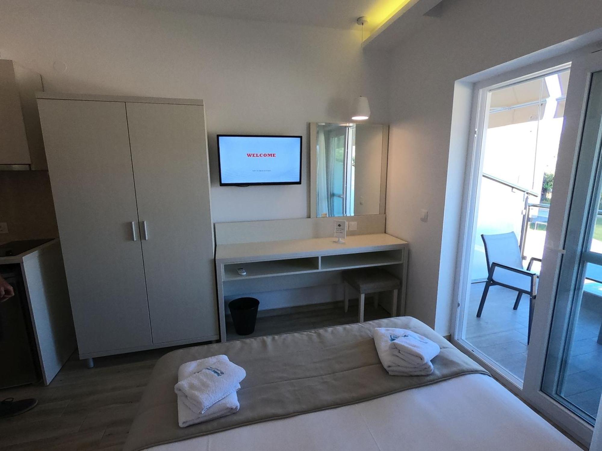 Finikas Garden Beach Resort Nikiti エクステリア 写真