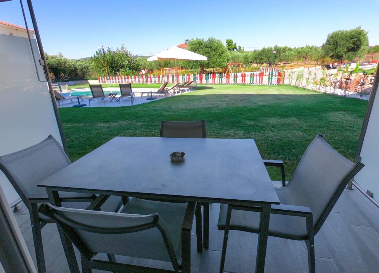 Finikas Garden Beach Resort Nikiti エクステリア 写真