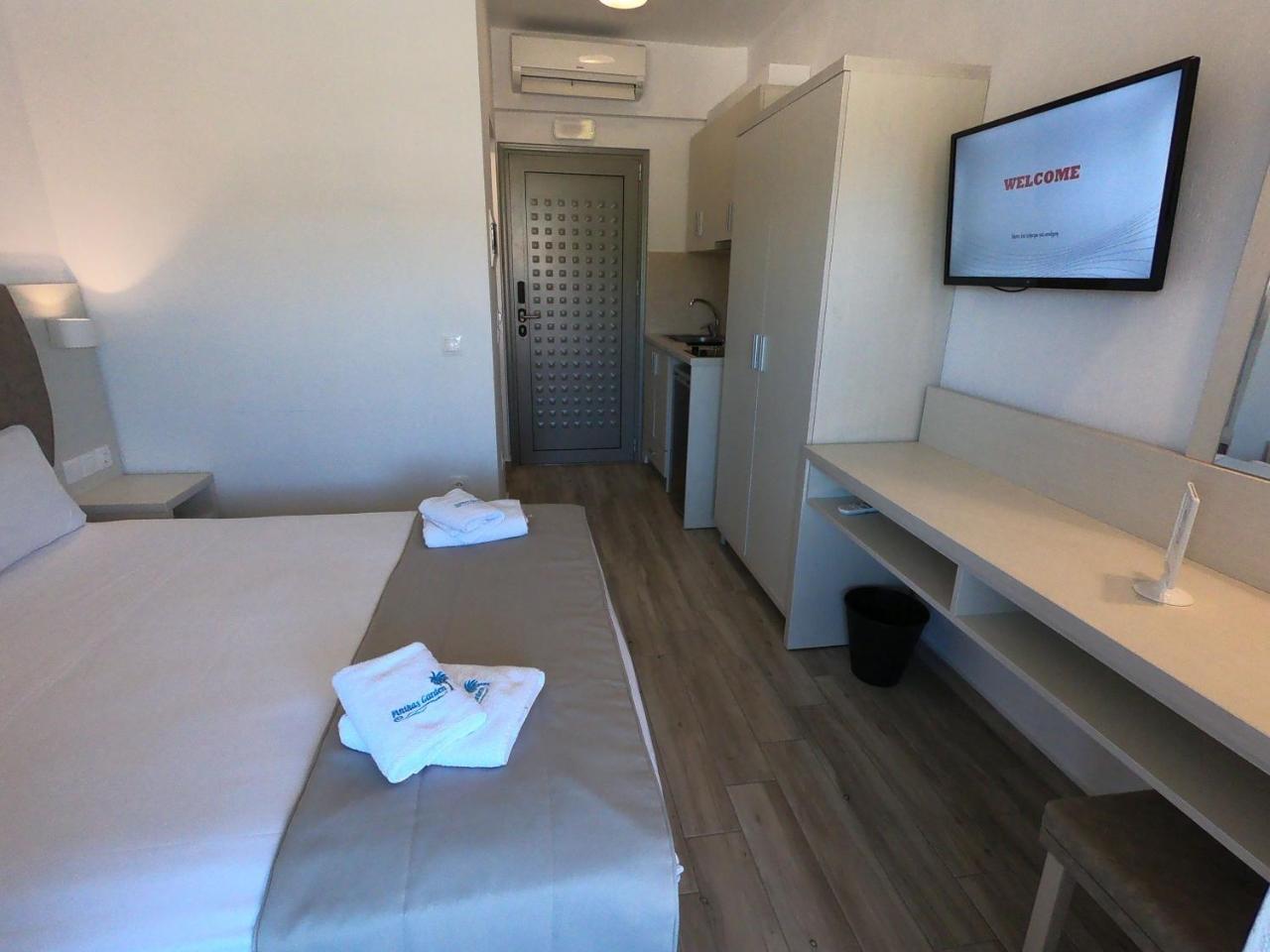 Finikas Garden Beach Resort Nikiti エクステリア 写真