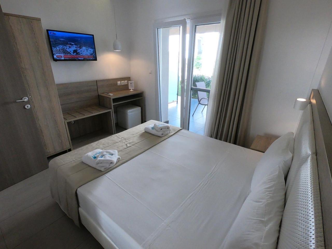 Finikas Garden Beach Resort Nikiti エクステリア 写真