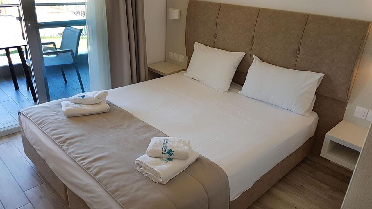 Finikas Garden Beach Resort Nikiti エクステリア 写真