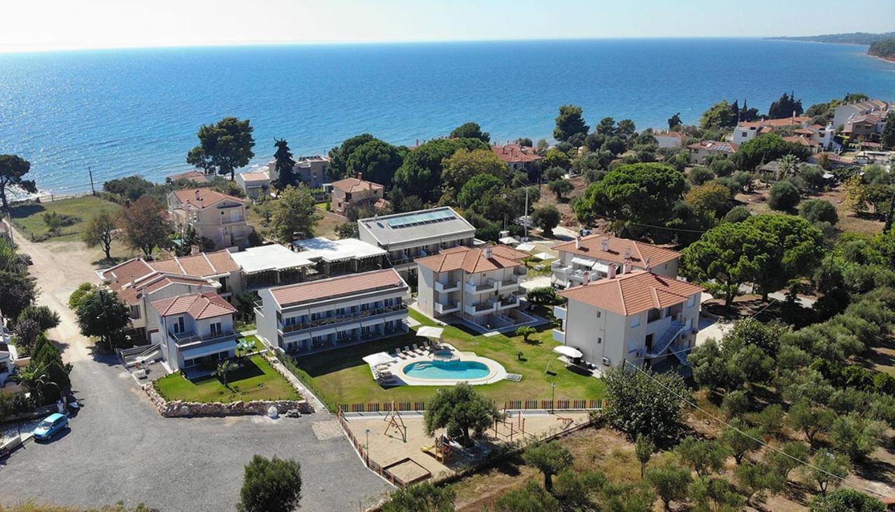 Finikas Garden Beach Resort Nikiti エクステリア 写真