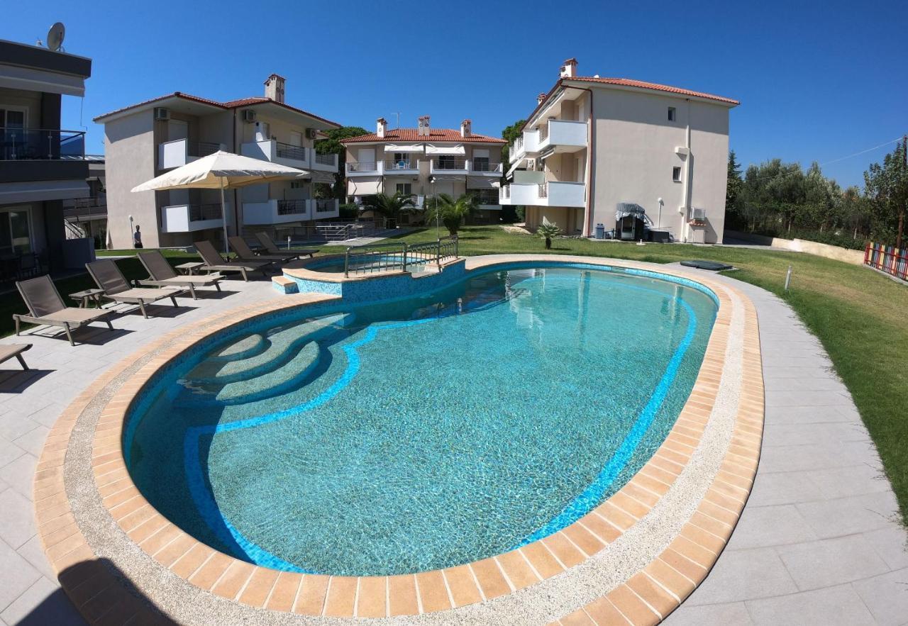 Finikas Garden Beach Resort Nikiti エクステリア 写真