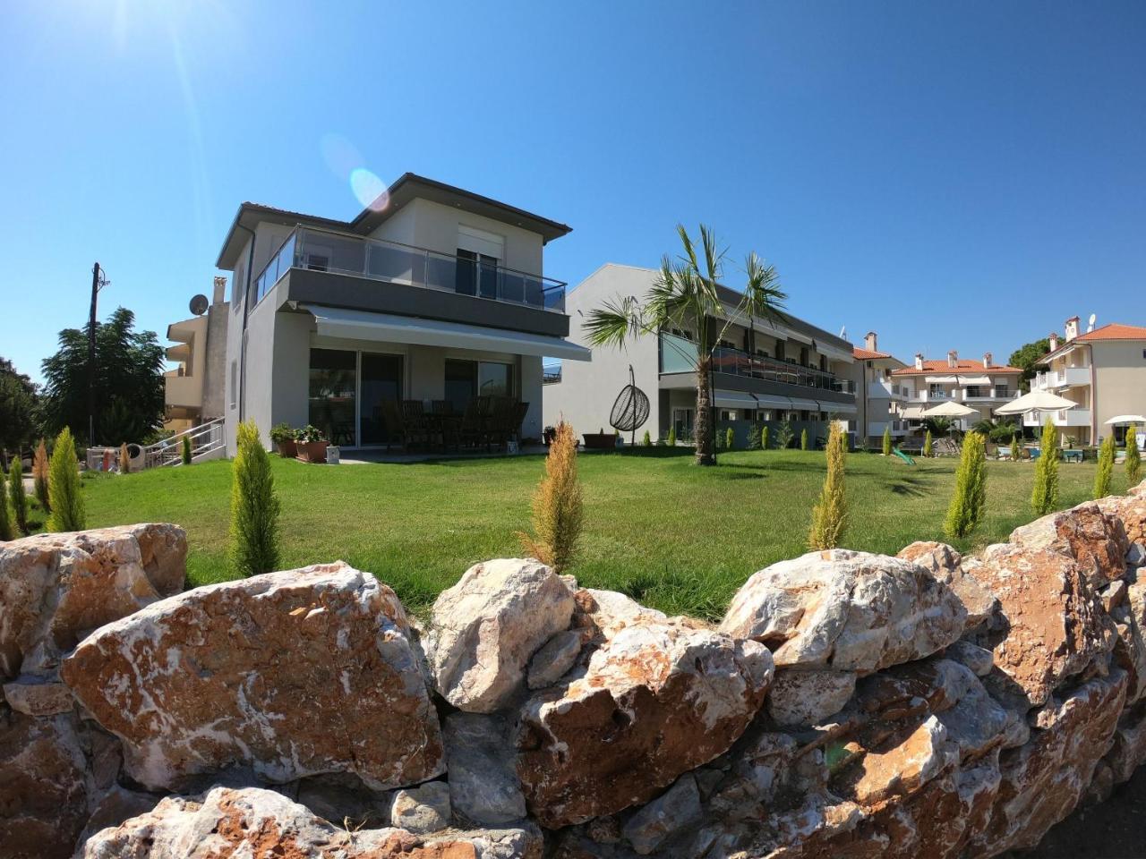 Finikas Garden Beach Resort Nikiti エクステリア 写真